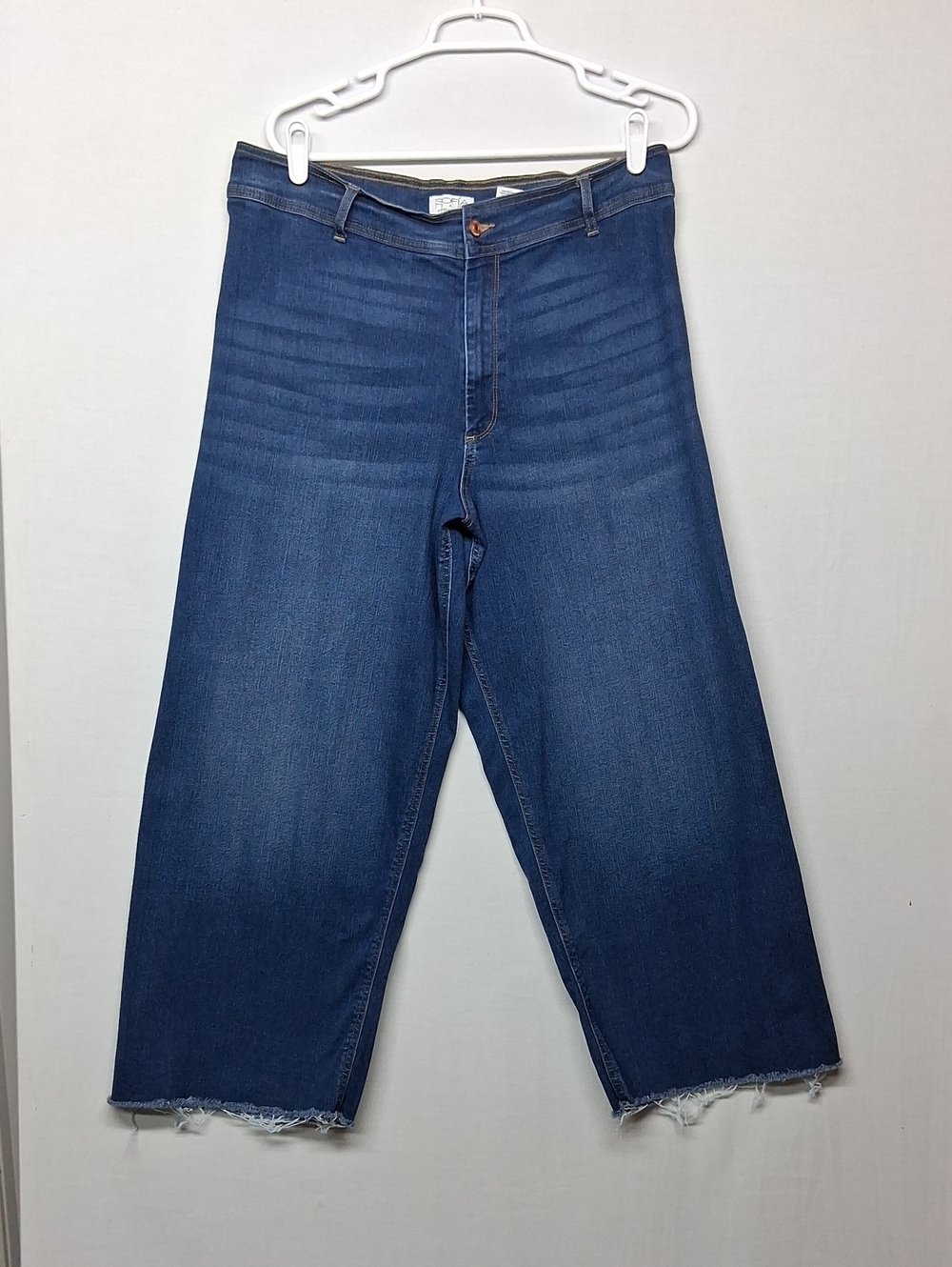 sofia by sofia vergara Dark Blue Wide-Leg Cropped Jeans